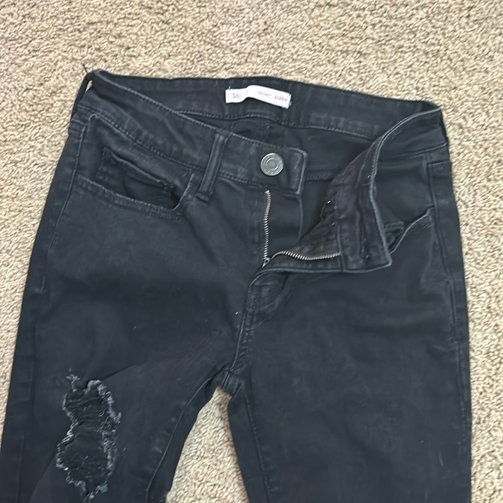 So black skinny jeans!!! So so so so STRECHY!! Ripped around the knee!!